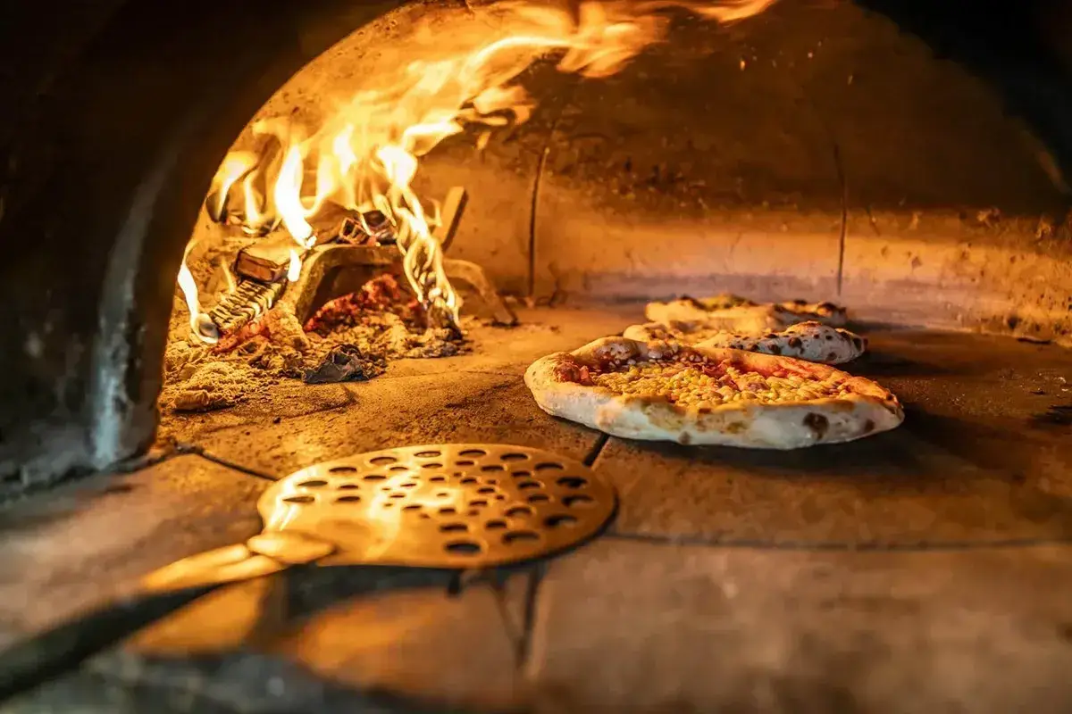 spazzacamino-capra-marco-cantù-forno-legna-ristorante-pizzeria